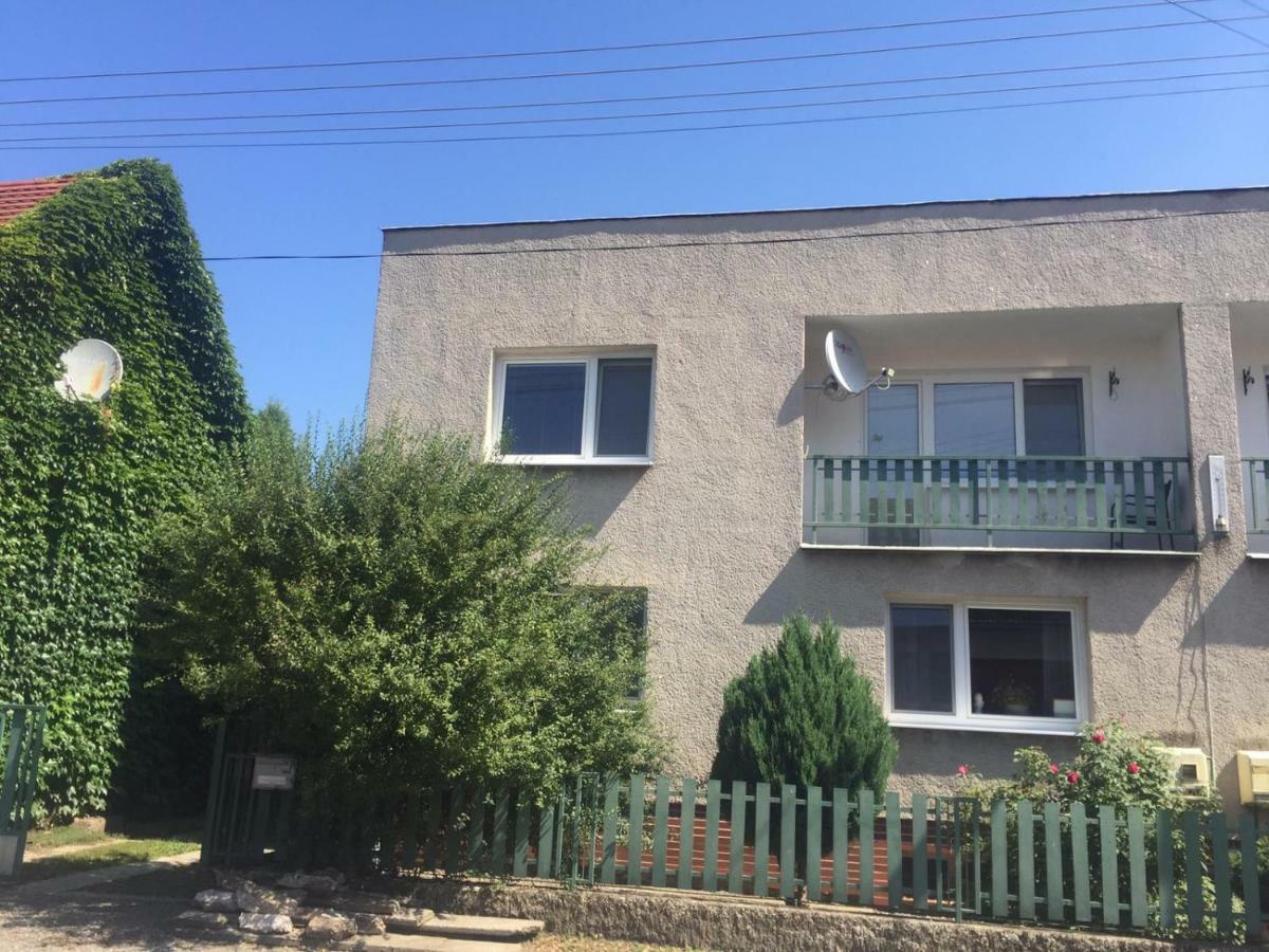 Spacious Apartment With Free Parking Зволен Экстерьер фото